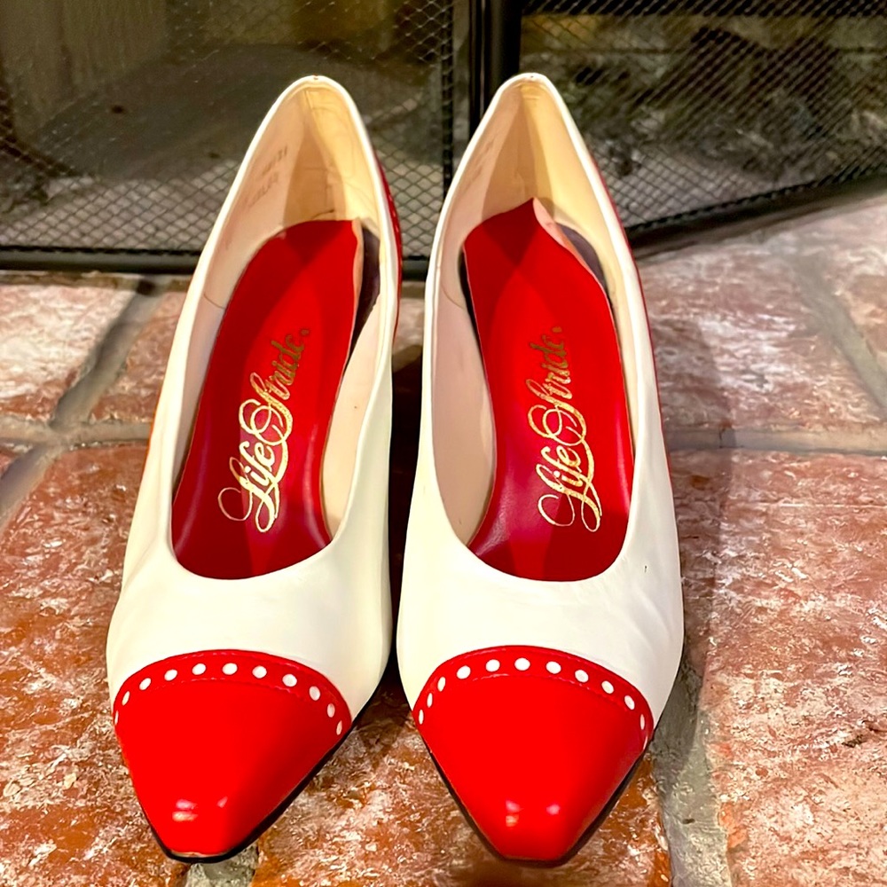 Life-stride leather pump